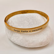 BRACELETE SEJA FORTE E CORAJOSA GOLD